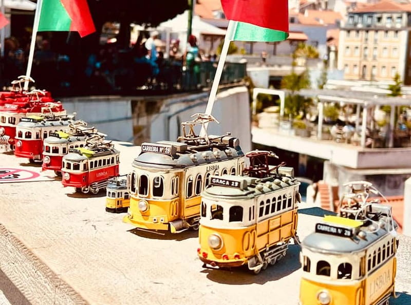 LISBON STORY TOUR BY TUK TUK - From the Old Town to the Highest Vantage Points