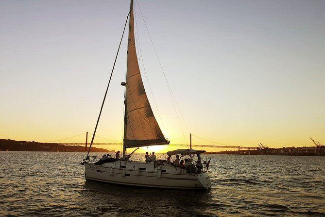 Lisbon Sunset Sailing Cruise with a Drink-2h Small Group Tour - The Experience of Sailing at Sunset