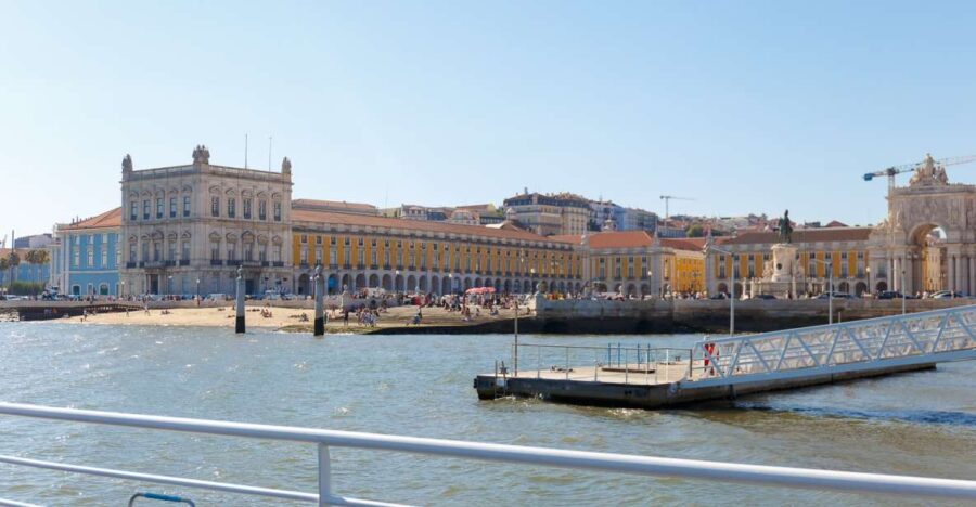 Lisbon: Tagus River Cruise With Brunch - Starting Point at Estação Fluvial Sul e Sueste