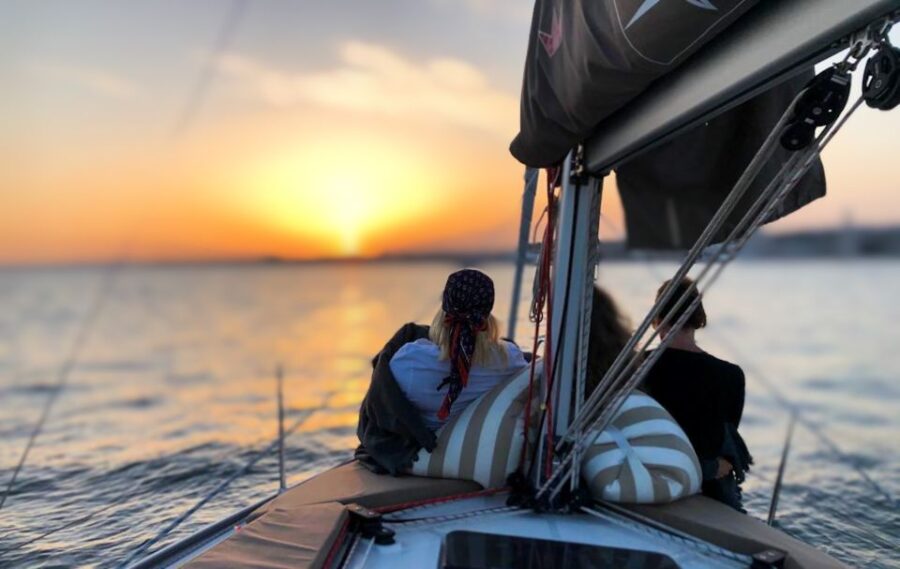 Lisbon: Tagus River Private 2-Hour Cruise - Starting Point at Doca do Bom Sucesso