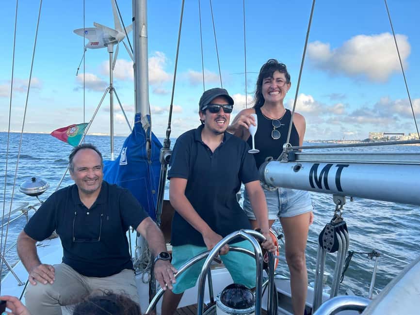 Lisbon: Tagus River Sailing Tour with Snacks and Drinks - Admire Lisbon Landmarks from the Water