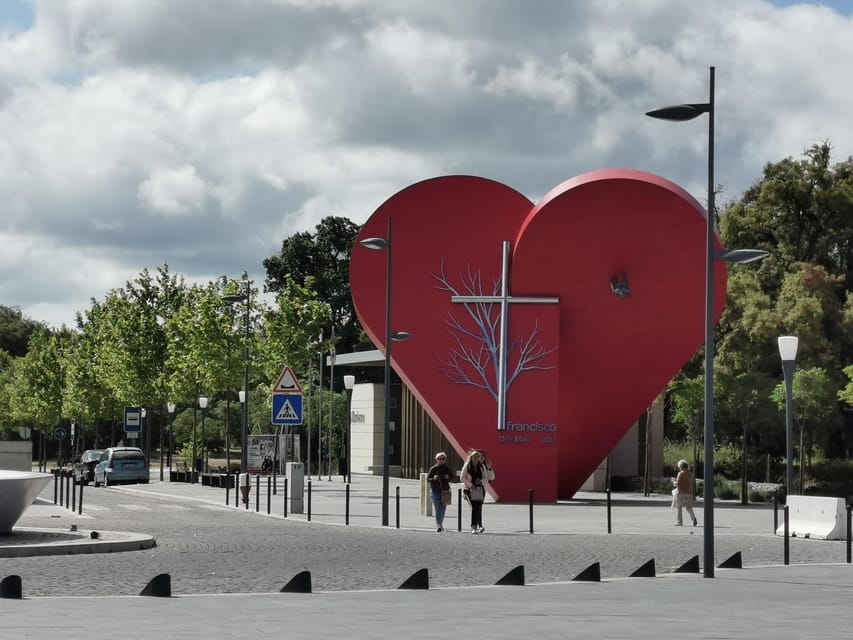 Lisbon to Fatima Nazaré and Óbidos Private Full Day Tour - Visiting the Sanctuary of Fatima and the House of the Little Shepherds