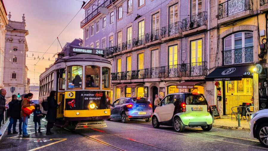 Lisbon tour Oldtown & Viewpoints on a tuktuk! - From Lisbon Cathedral to Alfama: A Landmark Tour