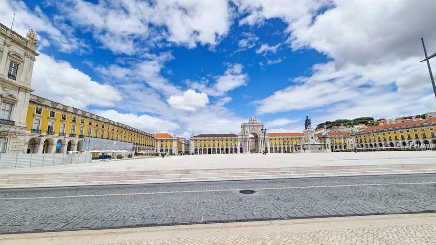 Lisbon: Tuk Tuk 2H Tour Lisbon with a Old Timer - Visiting Lisbon’s Oldest District: Alfama