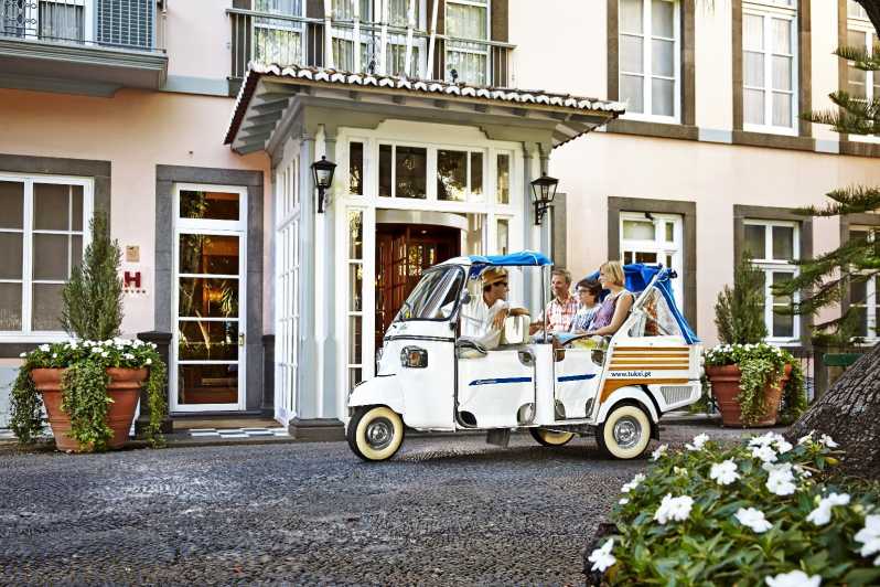 Lisbon's historic old town in a tuk-tuk in German - From the Alfama District to the Mouraria Streets