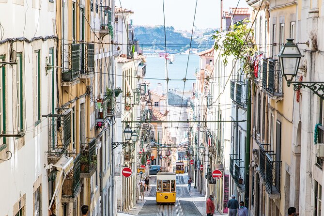 Lisbon's Old Town Private Tuk Tuk Tour (1 Hour and 30 Minutes) - Starting Point and Tour Logistics in Lisbons Historic Old Town
