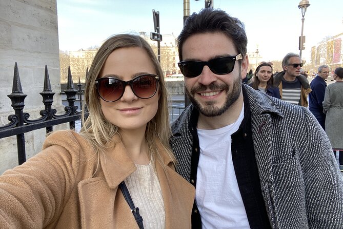 Live, Laugh, Love Along the Seine: Self-Guided Romantic Tour - From Landmark to Hidden Stories on the Seine