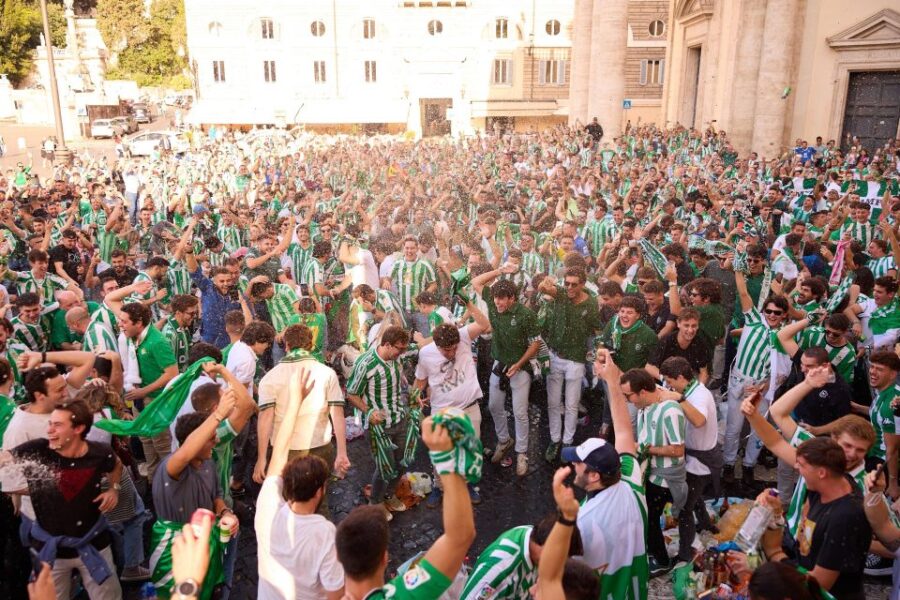 Live Real Betis football matches & atmosphere with local fan - Starting the Matchday at Glorieta plus ultra