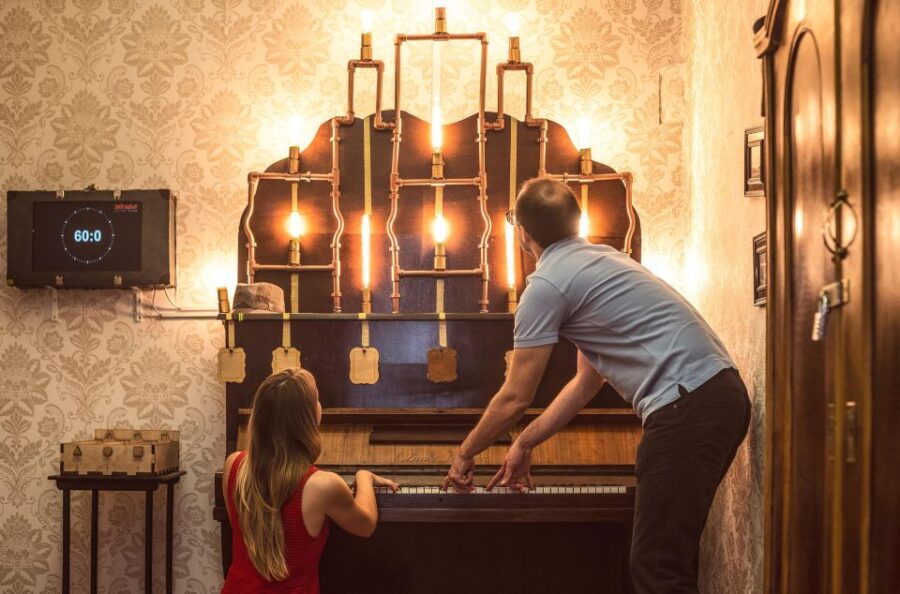 Ljubljana: Wondrous Machine Escape Room (2-6 players) - The Puzzle Challenge and Clues