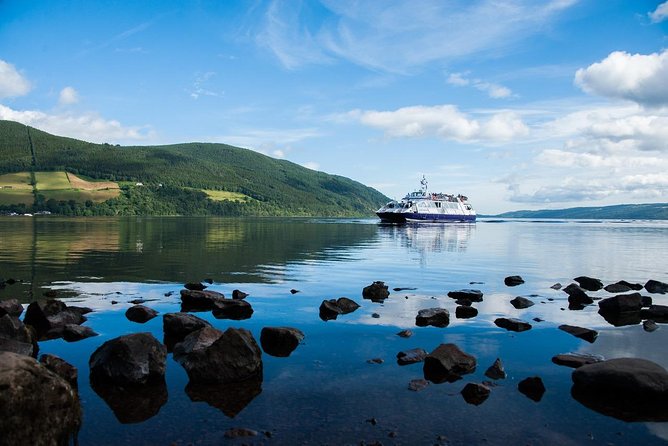 Loch Ness 1-Hour Cruise with Urquhart Castle Views - Spotting the Mythical Loch Ness Monster with Sonar Technology