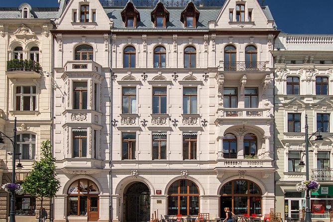 Lodz Old Town Manufaktura Highlights Private Walking Tour - The Tour Begins at Manufaktura, Lodz’s Cultural Hub