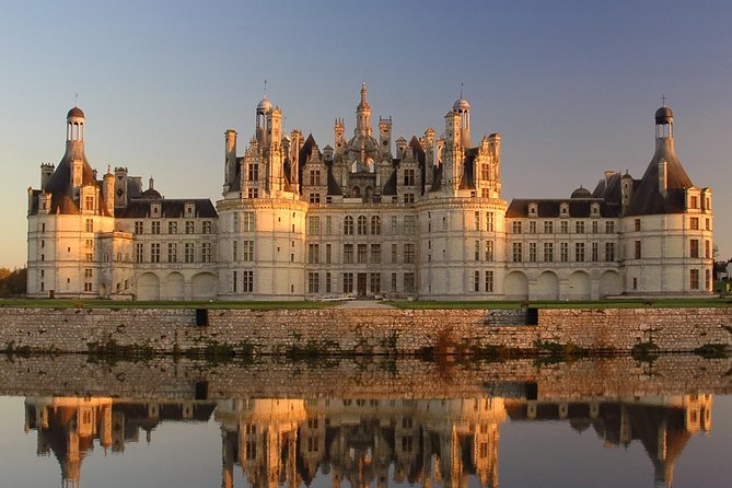 Loire Valley Wines and Castle Small Group Day Trip from Paris - Exploring Château Chambord’s Unique Architecture