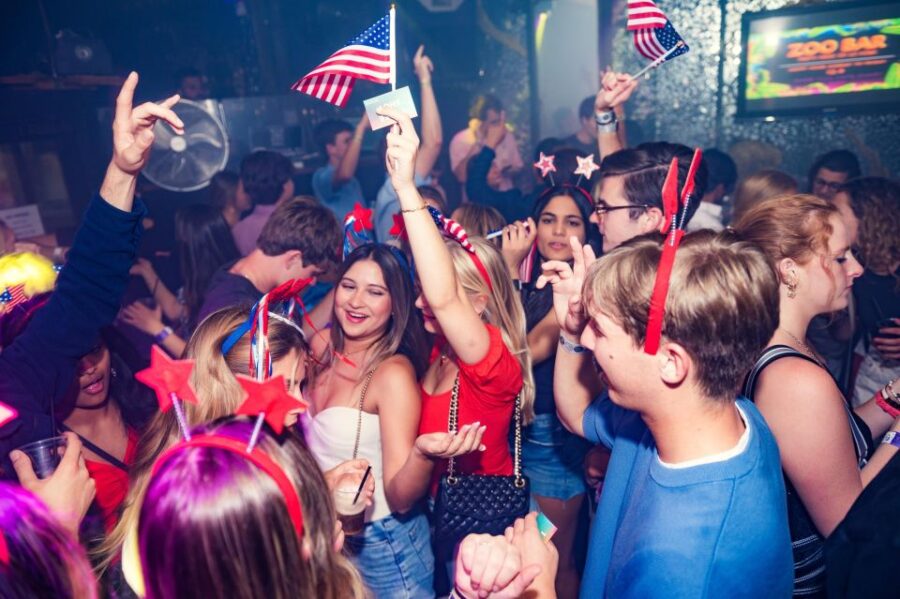 London: 4 Soho Nightclubs Crawl - Meeting Point at Munster Tavern with Orange Lanyards