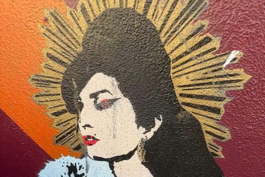 London: Amy Winehouse Bar Tour with Drinks and Snacks - Starting Point Outside the Roundhouse