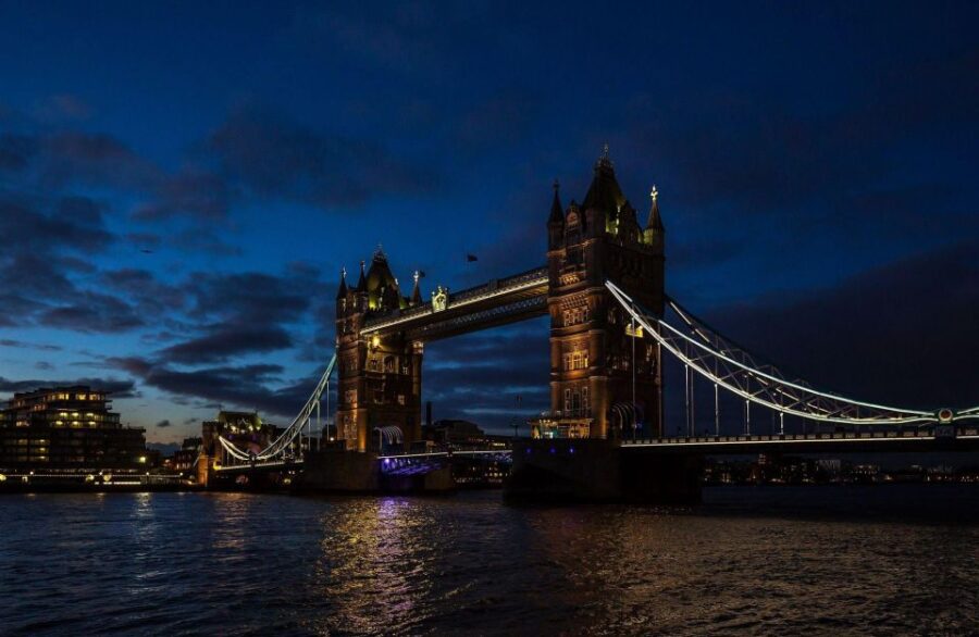 London Bridges Night Time Light Private Tour - The Itinerary: From Hotel to Thames at Night