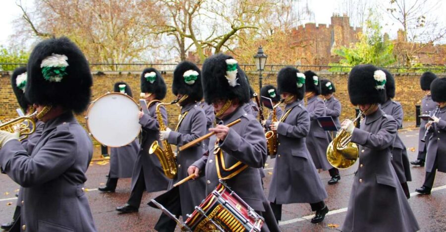 London: Buckingham Palace & Changing of the Guard Experience - Visiting London’s Royal Palaces and Noble Residences