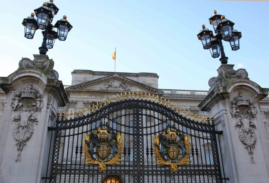 London: Buckingham Palace Entry Ticket & Royal Walking Tour - Inside Buckingham Palace: The State Apartments