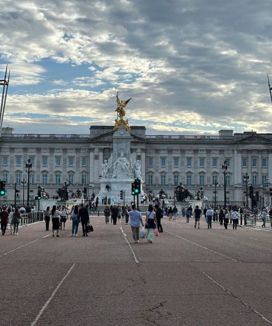 London: Buckingham Palace & Westminster Guided Walking Tour - Meeting Point and Tour Duration in Central London