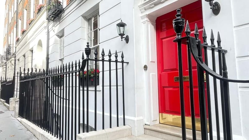 London: Charles Dickens Walking Tour for Small Groups - Starting Point and Meeting Arrangements