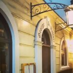 London Christmas Carol & Charles Dickens Small Group Walking Tour - Exploring Dickensian Sites and London’s Historic Pubs