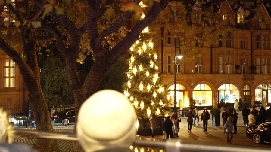London: Christmas Lights Bus Tour With Live Guide - Navigating Londons Festive Streets in Comfort