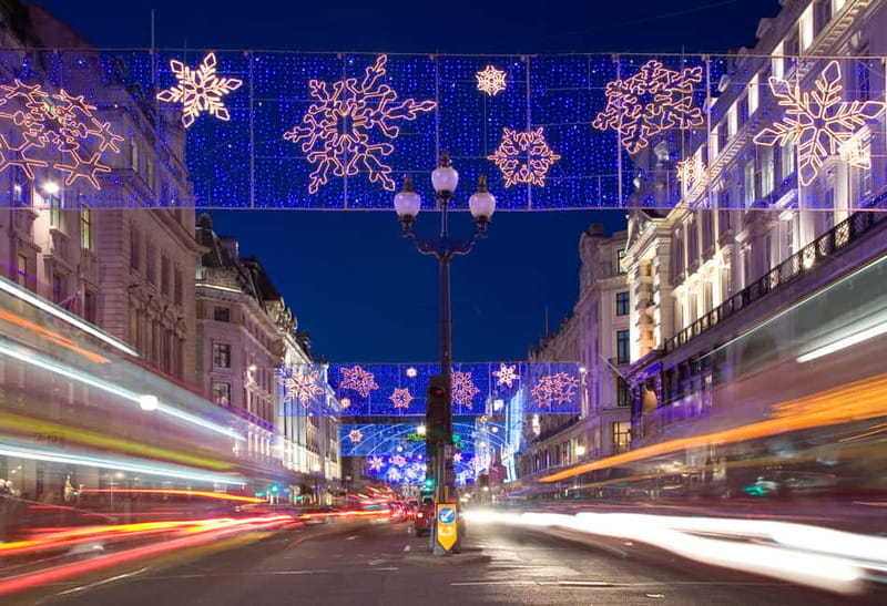 London Christmas Lights Tour by Vintage Bus Open Top - Guides and Commentary: Humor and Knowledge Combine