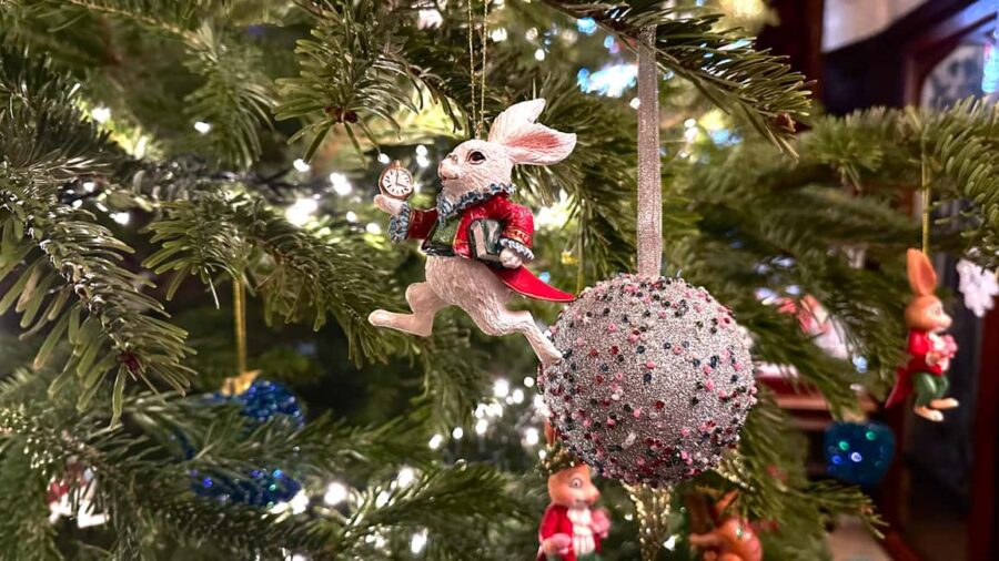 London: Christmas Lights Tour with Santa & Cookies Workshop - Exploring Londons Christmas Lights on a Vintage Bus