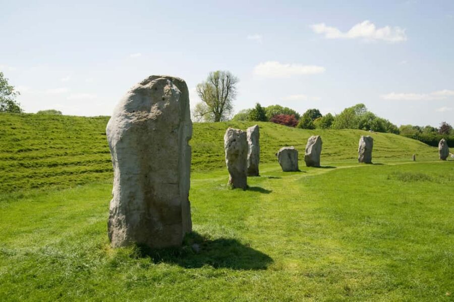 London: Expert Archaeologist Stonehenge & Salisbury Tour - In-Depth Exploration of Stonehenge with an Archaeologist Guide