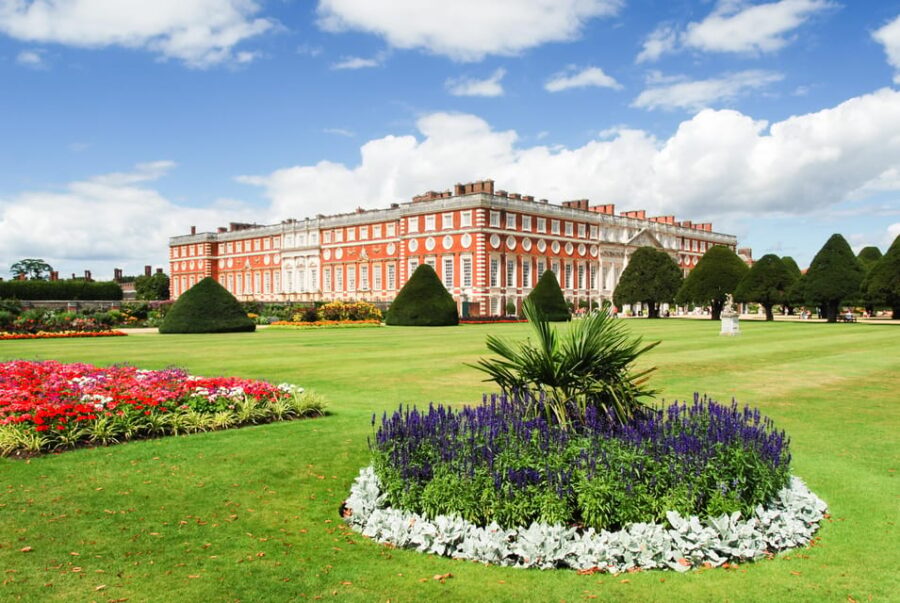 London: Hampton Court Palace Private Tour with Train Option - The Journey Starts at London Waterloo or Château de Hampton Court
