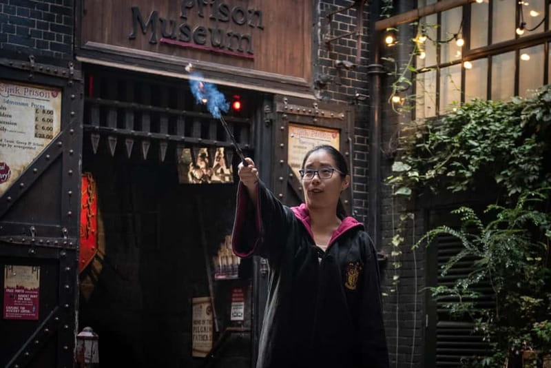 London: Harry Potter Sights and Azkaban Prison: Deluxe Tour - Starting at Kings Cross Station: The Gateway to the Wizarding World