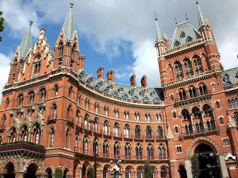 London: Harry Potter Sights and Film Tour: Deluxe Private - Meeting at Kings Cross Station: The Starting Point of Magic