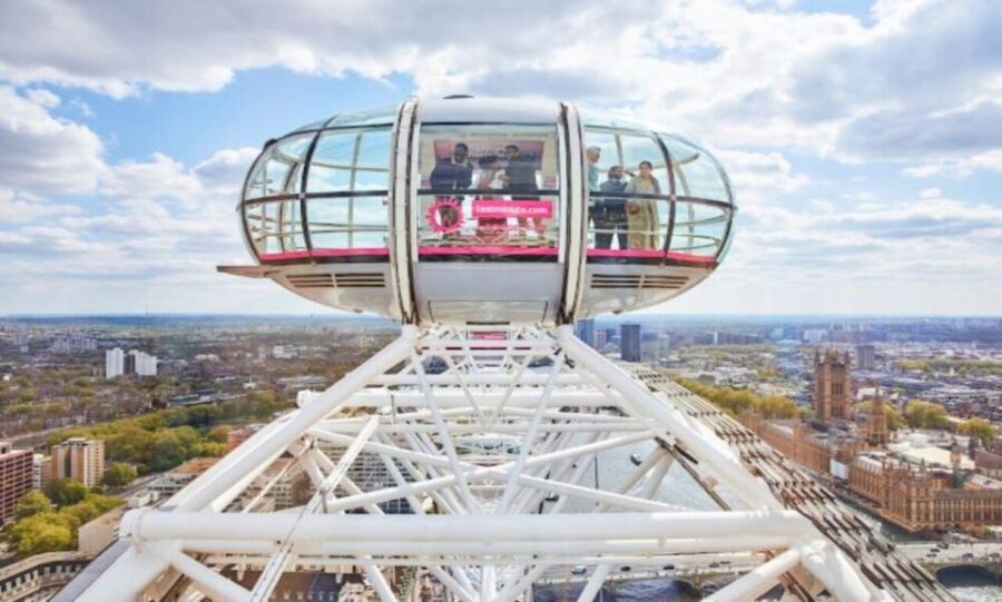 London: Harry Potter Tour & London Eye w/ Fast Track Tickets - Meeting in the Heart of Harry Potter London at Kings Cross Station