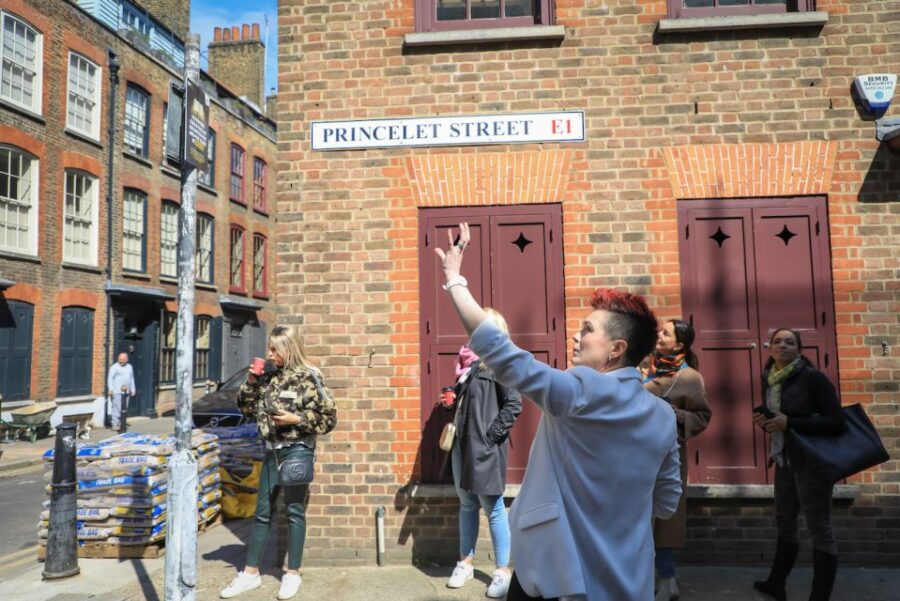 London: Historic Spitalfields Walk - Walking Through 300-Year-Old Huguenot Silk Houses