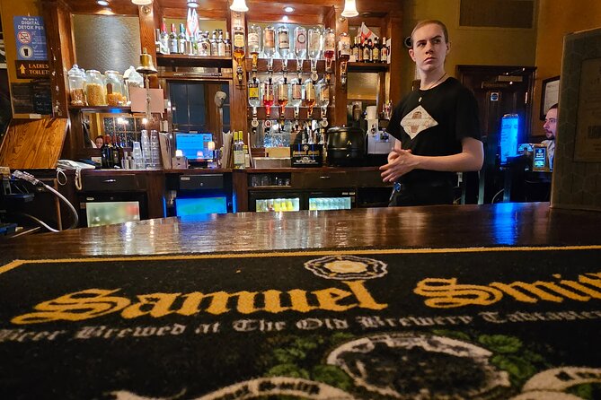 London Historical Pub Tour with Pilgrims and Pirates - Exploring Historic Riverside Taverns in London Docklands