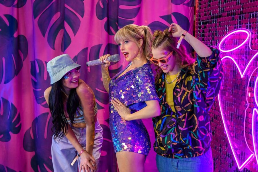 London: Hop-on Hop-off Bus Tour and Madame Tussauds Ticket - The Tour Starts at Varying Meeting Points