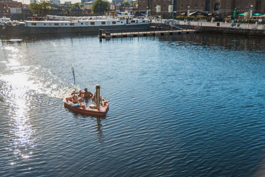 London: Hot Tub Boat Guided Historical Docklands Cruise - Navigating Canary Wharf and London Docklands by Water