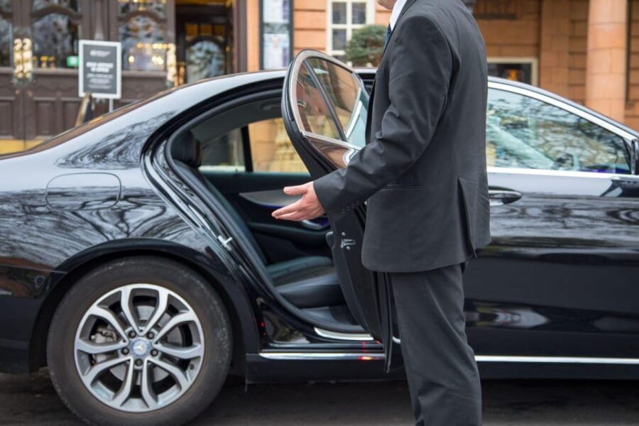 London In One Day Private tour with separate Tour Guide - Exploring Westminster Abbey and the Houses of Parliament