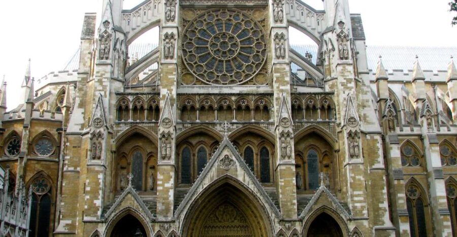 London: Kid-Friendly Westminster Abbey & Sightseeing Tour - Meet Your Guide Outside Westminster Abbey for an In-Depth History Lesson