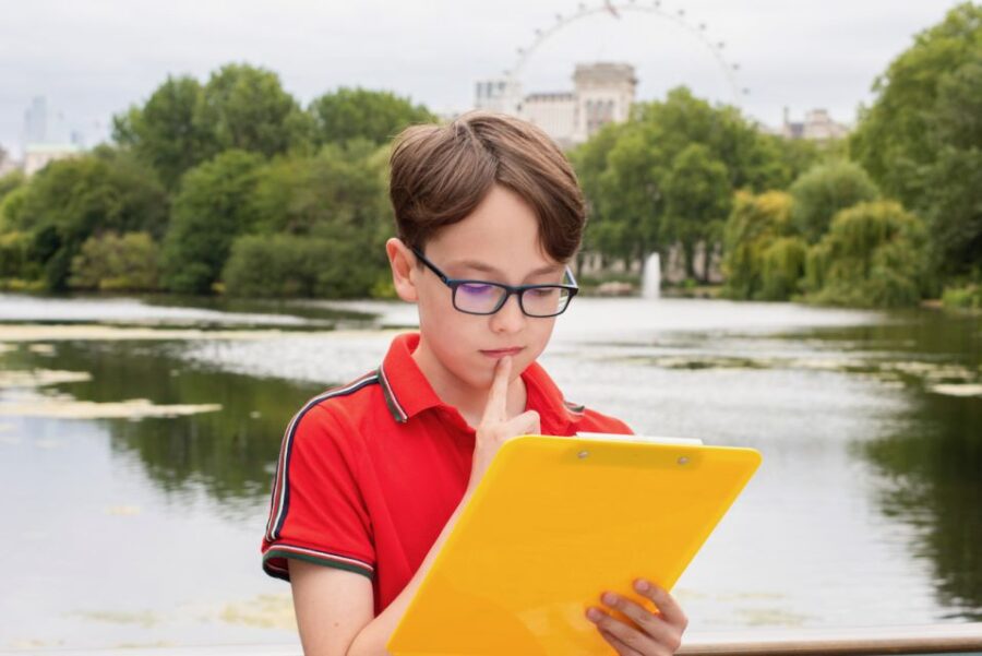 London: Kids Activity Tour in English or German - Exploring the Architectural Landmarks with Playful Questions