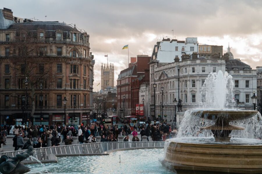 London Must-See 3 Hours Walking Tour - Starting Point at Piccadilly Circus Offers Central Access