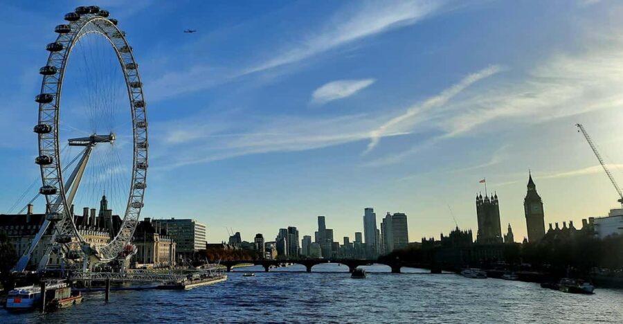 London: Private Half Day Walking Tour of London Sights - Discover Buckingham Palace and the Changing of the Guard