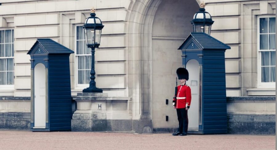 London: Private Royal Walking Tour with a Local Guide - Starting Point and Pickup Options in Central London