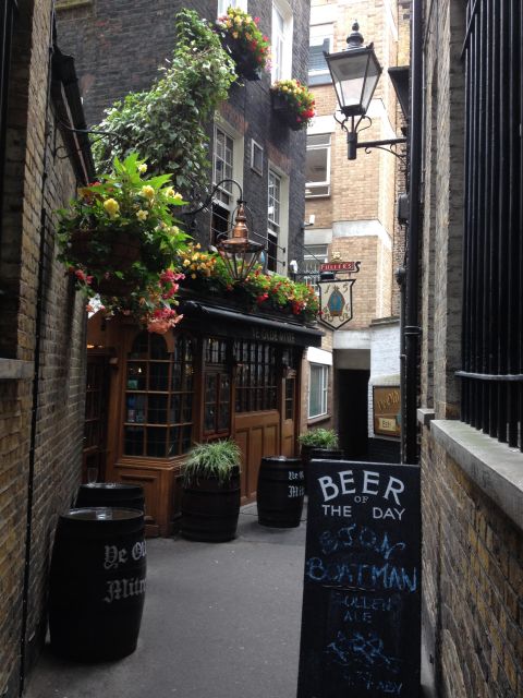 London: Private Tour Of Historic Pubs With A Friendly Guide - Starting Point Outside Blackfriars Underground Station