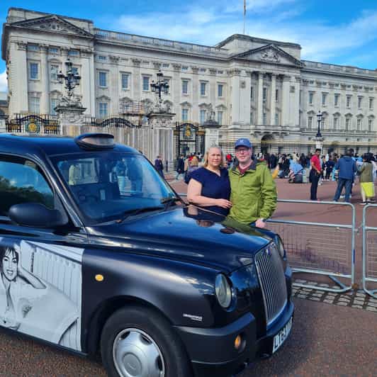 London Sightseeing Taxi Tour & Churchill War Rooms Entry - Exploring Londons Landmarks from a Vintage Black Cab