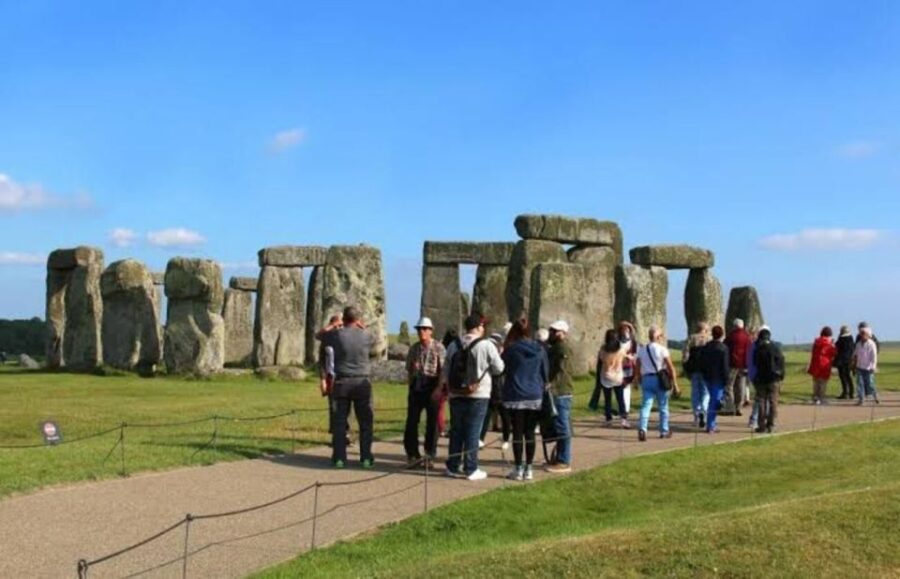 London: Stonehenge 6 Hour Tour By Car With Entrance Ticket - Starting Your Journey from London with Hotel Pickup