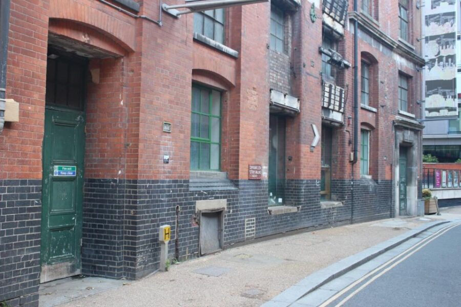 London: Tour of Classic Rom Com Locations - Starting Point and Group Details