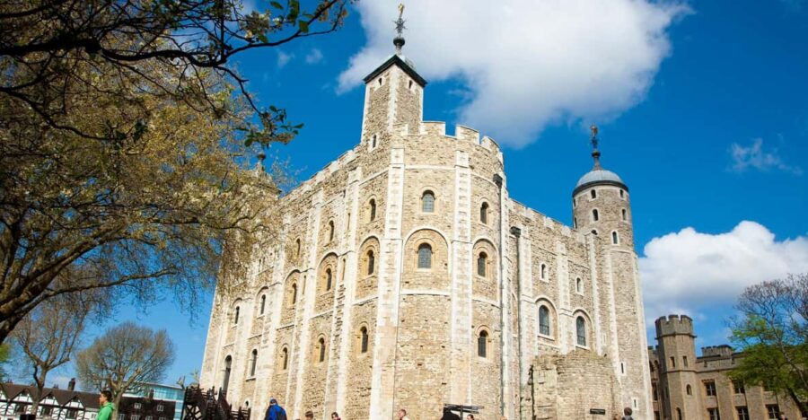 London: Tower of London, Hop-on, Hop-off Bus & River Cruise - Visiting the Tower of London and the Crown Jewels