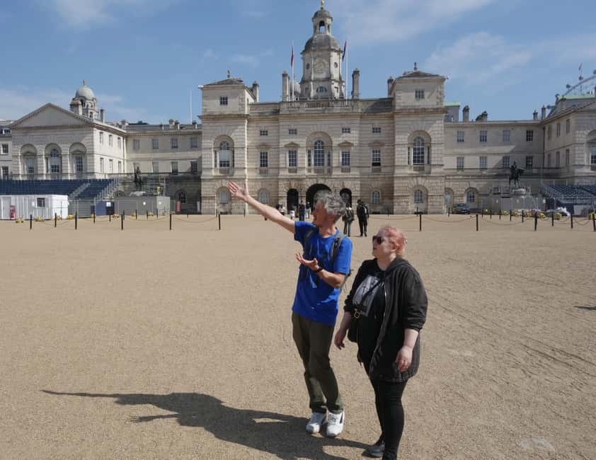 London: Welcome Tour with Food Market Lunchbreak - Starting at Waterloo Station: The Meeting Point and First Impressions