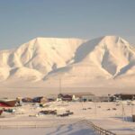 Longyearbyen: Guided Walking Tour with a Local Guide - Discover Longyearbyens Transition from Coal to Research