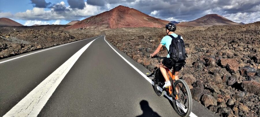 Los Ajaches by E-Bike: Spectacular scenery - Salt Flats at Janubio: Nature and Production